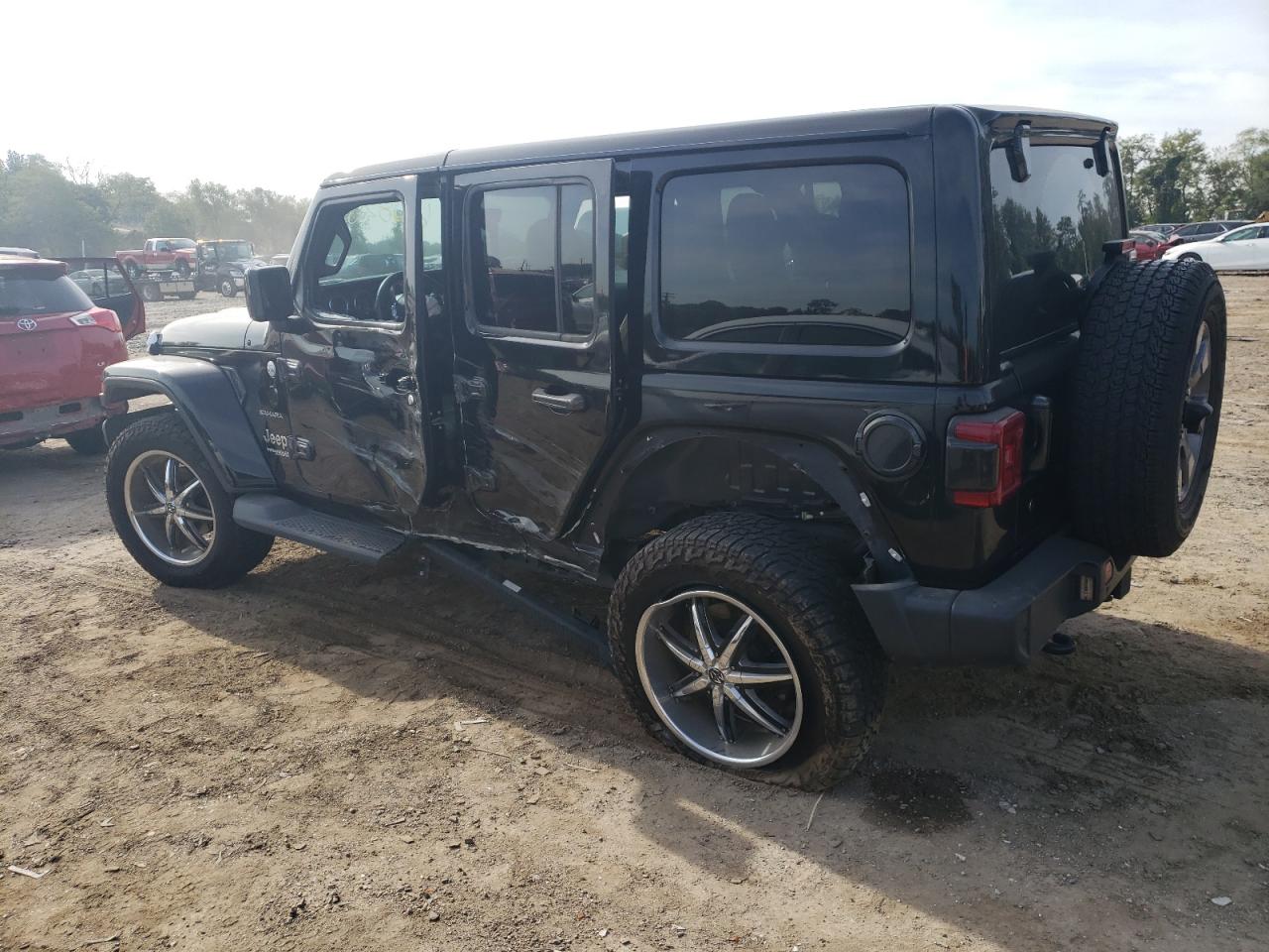 Obraz 2 z 2018 JEEP WRANGLER UNLIMITED SAHARA 2018 z VIN 1C4HJXEG5JW216441