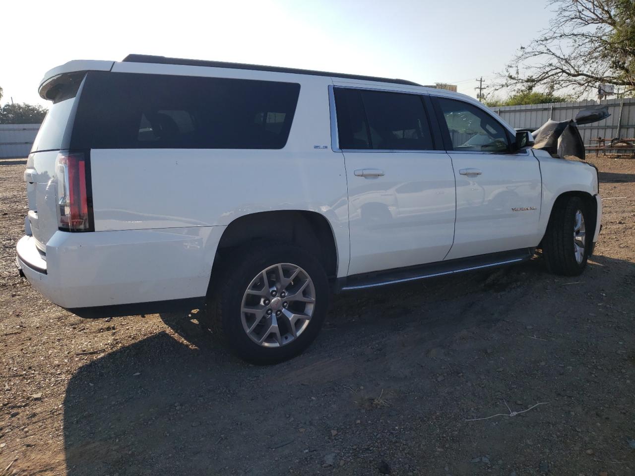 Obraz 3 z 2016 GMC YUKON XL C1500 SLE 2016 z VIN 1GKS1FKC0GR170689
