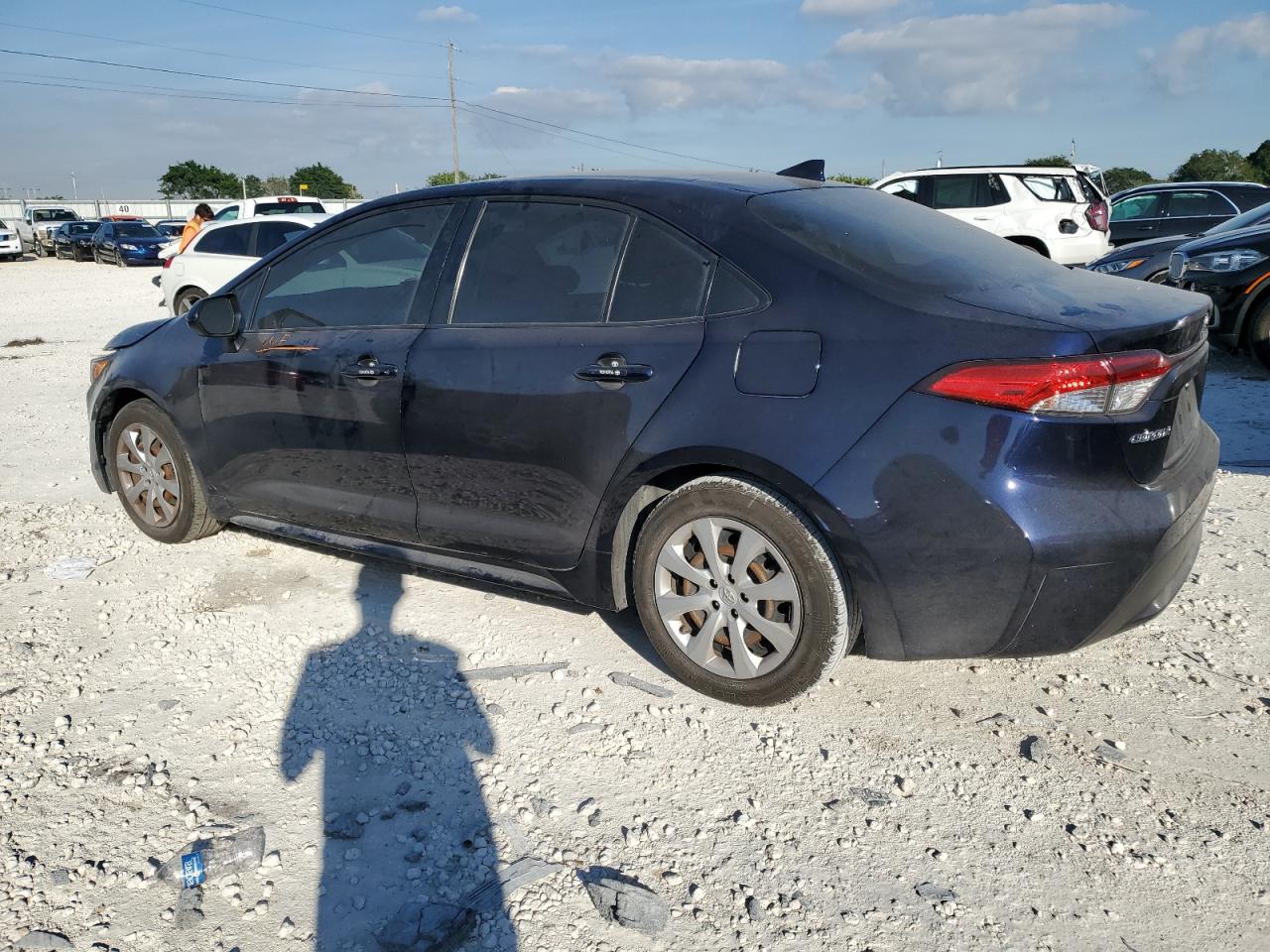 Изображение 2 2020 TOYOTA COROLLA LE 2020 с VIN JTDEPRAE9LJ085354