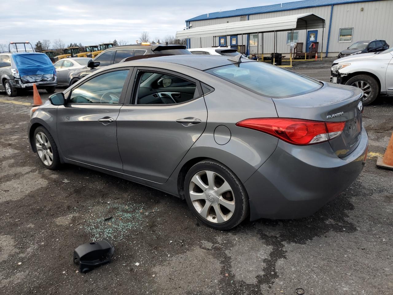 Image 2 of 2013 HYUNDAI ELANTRA GLS 2013 with VIN 5NPDH4AE4DH173525