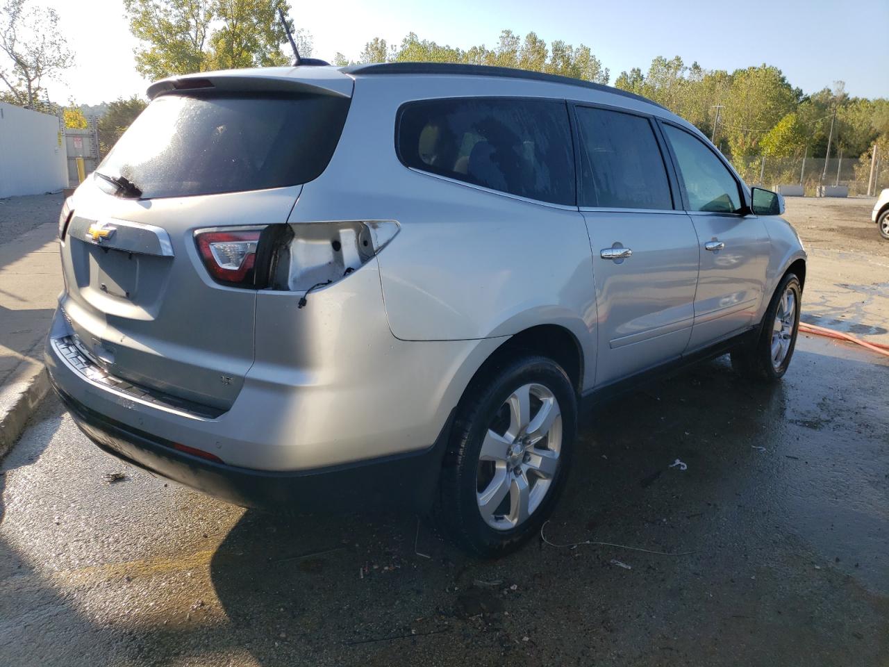Obraz 3 z 2017 CHEVROLET TRAVERSE LT 2017 z VIN 1GNKRGKD3HJ228658