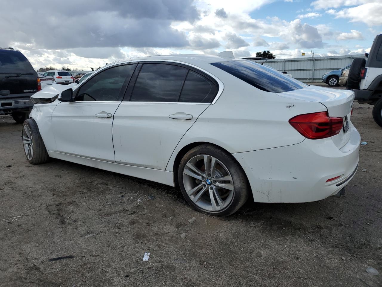 Изображение 2 2018 BMW 330 I 2018 с VIN WBA8B9G5XJNU98728