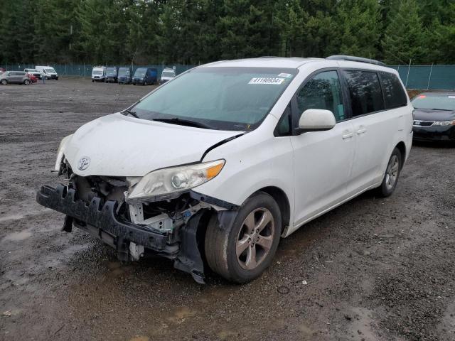 Obraz 1 z 2014 TOYOTA SIENNA LE 2014 z VIN 5TDKK3DC5ES427106