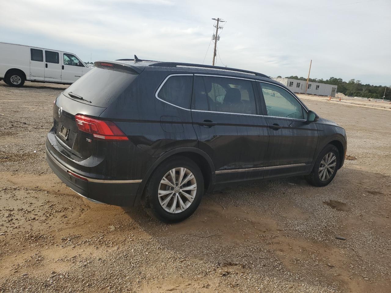 Image 3 of 2018 VOLKSWAGEN TIGUAN SE 2018 with VIN 3VV3B7AX3JM183664