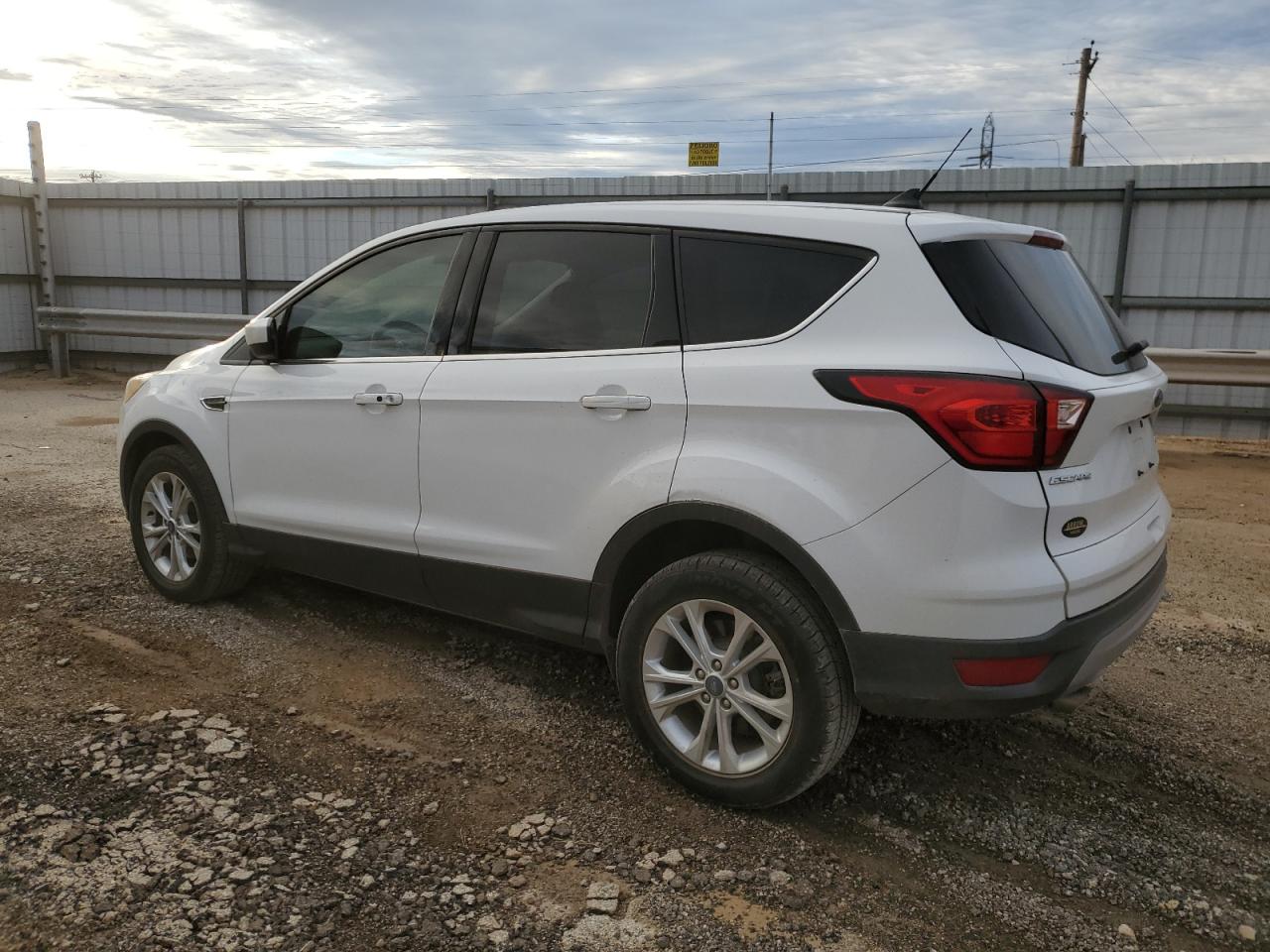 Image 2 of 2019 FORD ESCAPE SE 2019 with VIN 1FMCU0GD2KUA40954