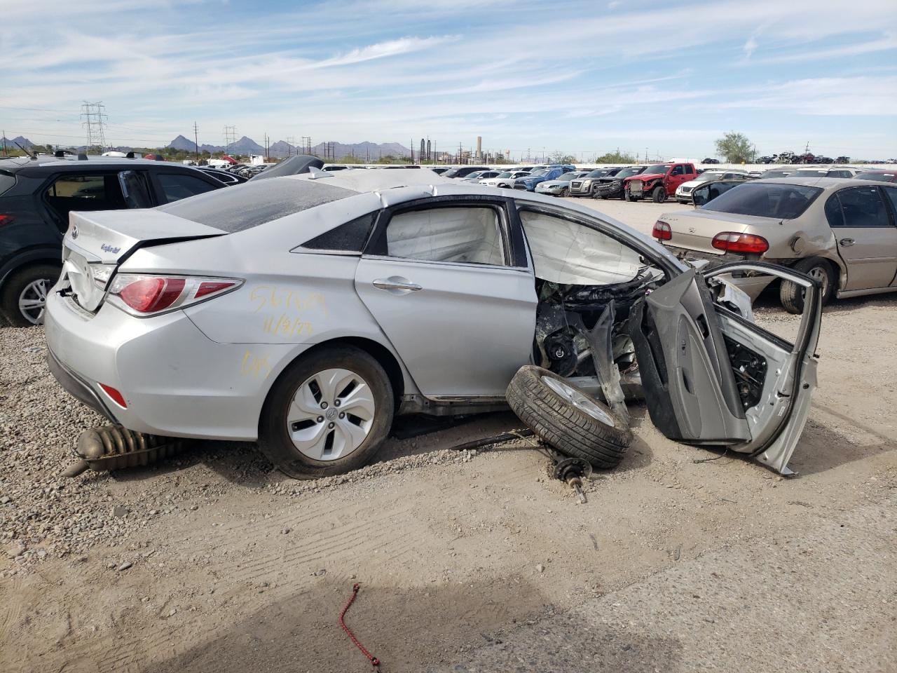 Image 3 of 2014 HYUNDAI SONATA HYBRID 2014 with VIN KMHEC4A48EA110460