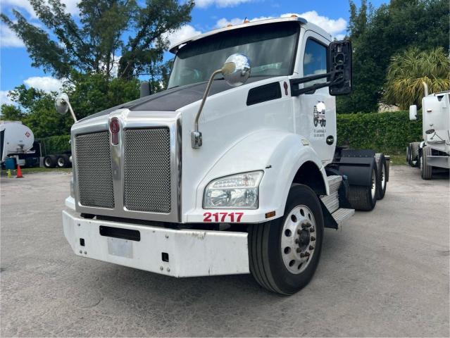 Obraz 2 z 2017 KENWORTH CONSTRUCTI 2017 z VIN 1XKZDK9X9H0176241