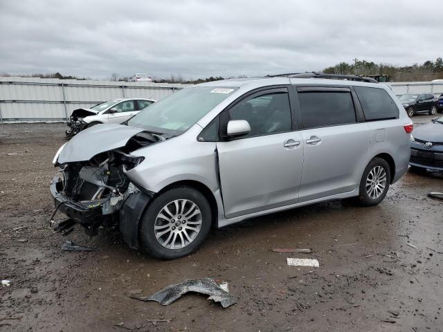 2018 TOYOTA SIENNA XLE 2018 image