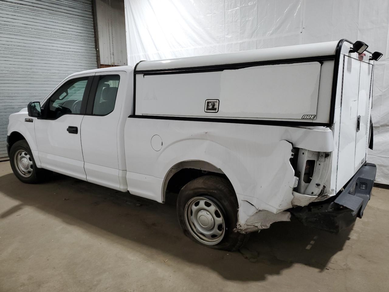 Obraz 2 z 2017 FORD F150 SUPER CAB 2017 z VIN 1FTEX1C80HKD13042