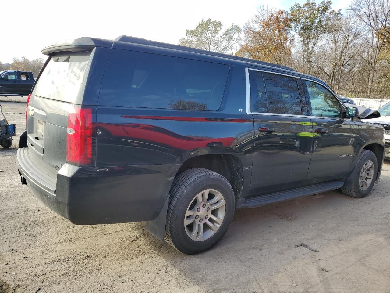 Image 3 of 2018 CHEVROLET SUBURBAN K1500 LT 2018 with VIN 1GNSKHKCXJR108140
