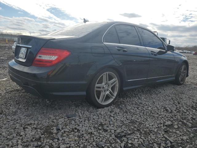 Obraz 3 z 2014 MERCEDES-BENZ C 250 2014 z VIN WDDGF4HB3EG234177