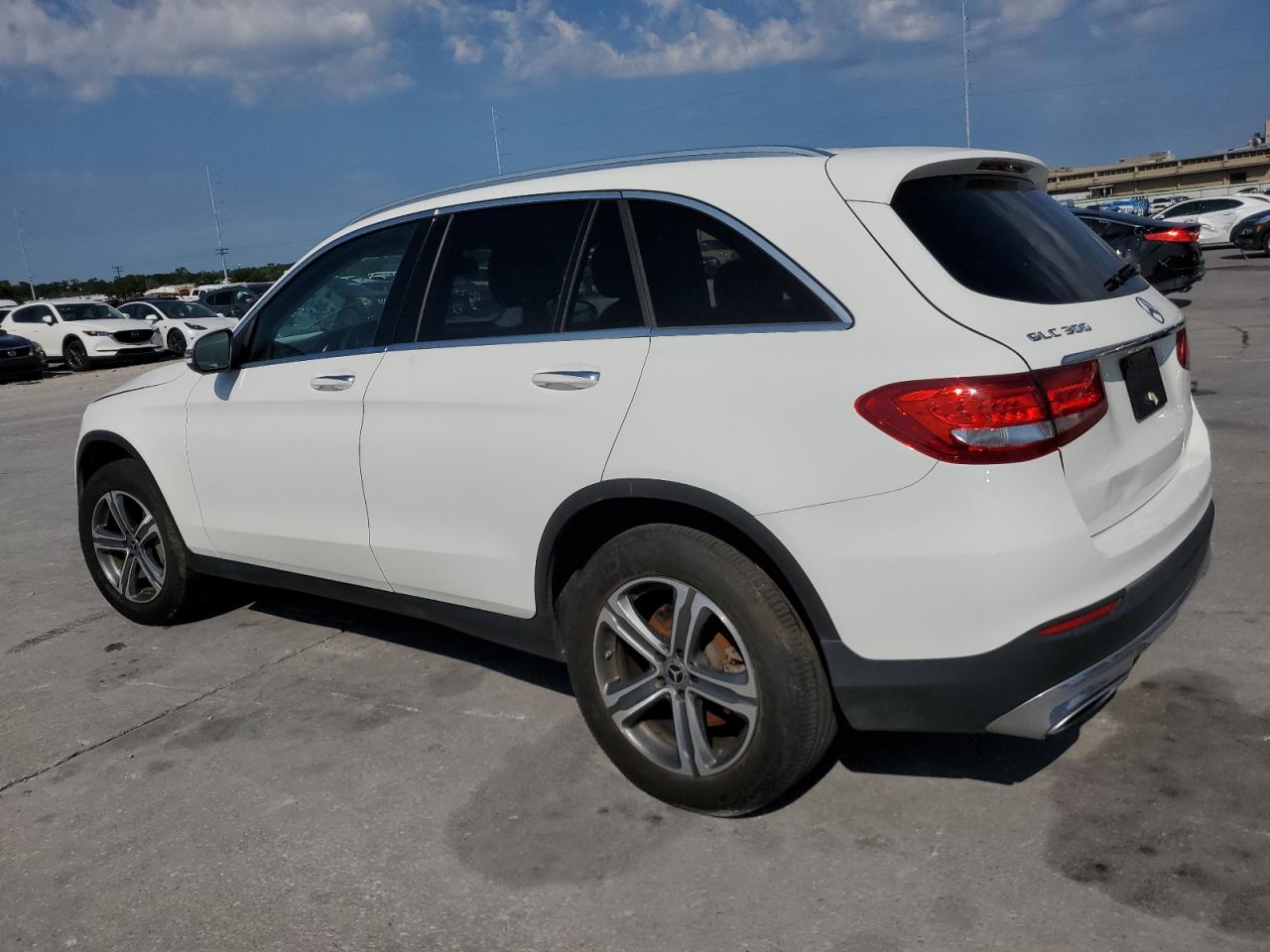 Image 2 of 2019 MERCEDES-BENZ GLC 300 2019 with VIN WDC0G4JB2K1005002