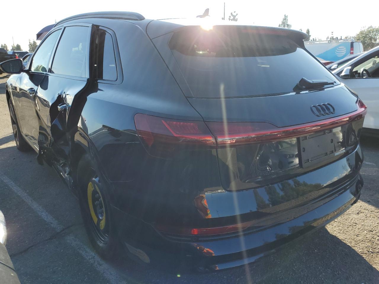 Изображение 2 2022 AUDI E-TRON PREMIUM PLUS 2022 с VIN WA1LAAGE6NB009079