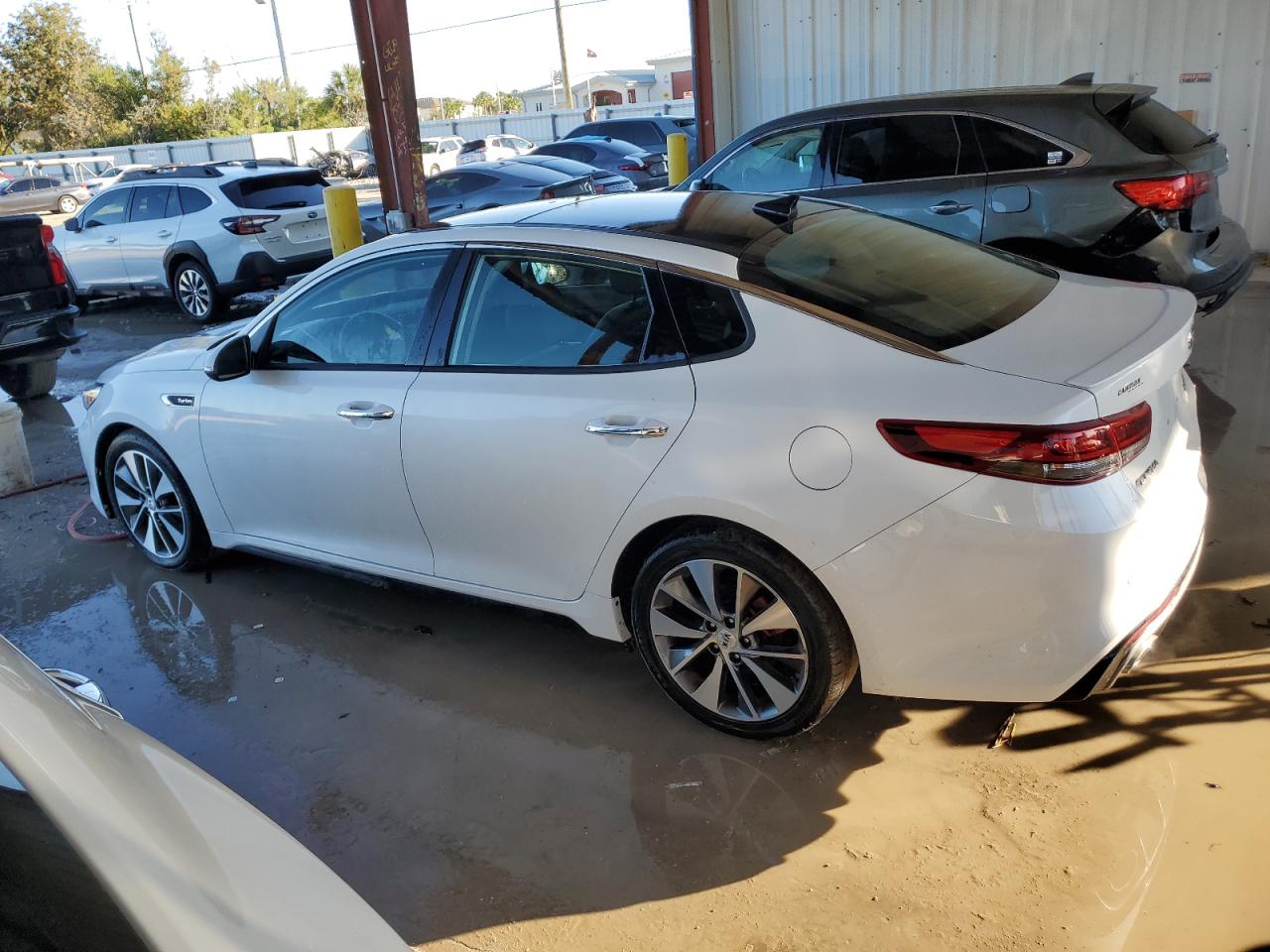 Изображение 2 2016 KIA OPTIMA SX 2016 с VIN 5XXGW4L25GG023865