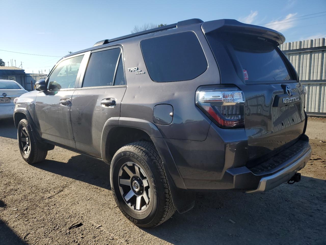 Изображение 2 2021 TOYOTA 4RUNNER SR5/SR5 PREMIUM 2021 с VIN JTEPU5JR6M5929823