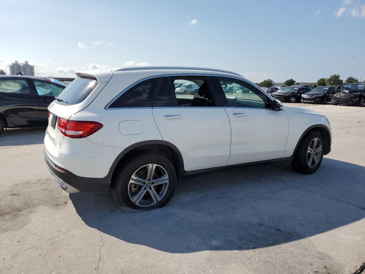 Image 3 of 2019 MERCEDES-BENZ GLC 300 2019 with VIN WDC0G4JB2K1005002