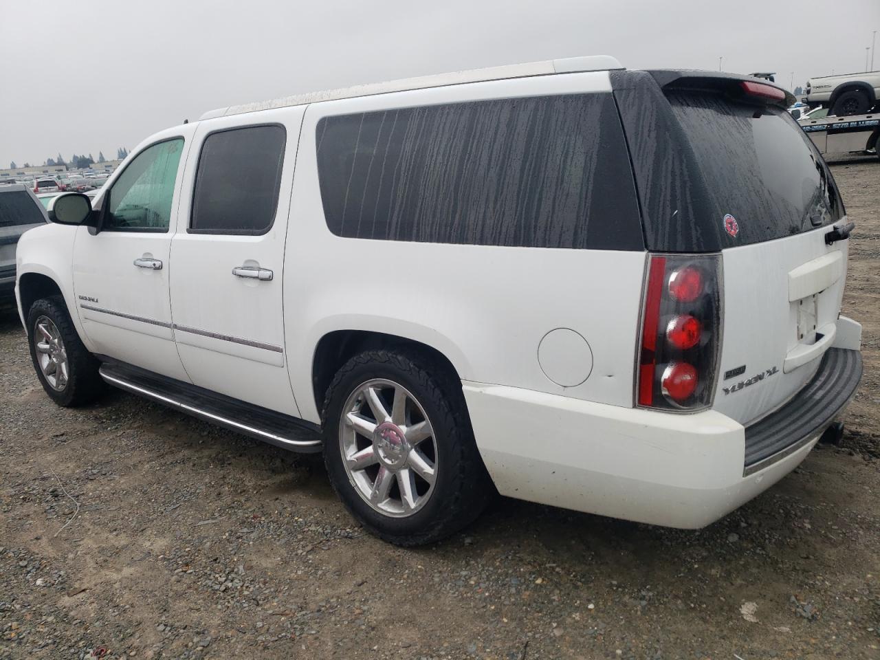 Изображение 2 2011 GMC YUKON XL DENALI 2011 с VIN 1GKS1MEF2BR184743