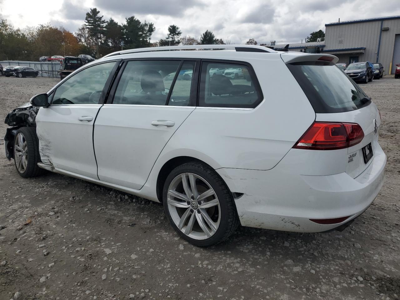 Image 2 of 2017 VOLKSWAGEN GOLF SPORTWAGEN S 2017 with VIN 3VWC17AU0HM543004
