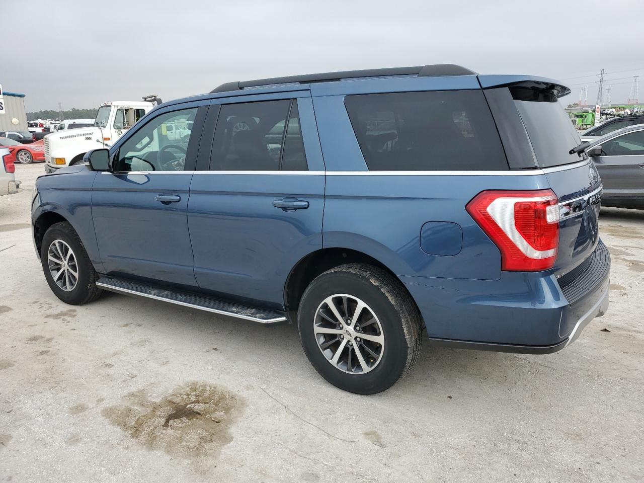 Image 2 of 2018 FORD EXPEDITION XLT 2018 with VIN 1FMJU1HT6JEA40693