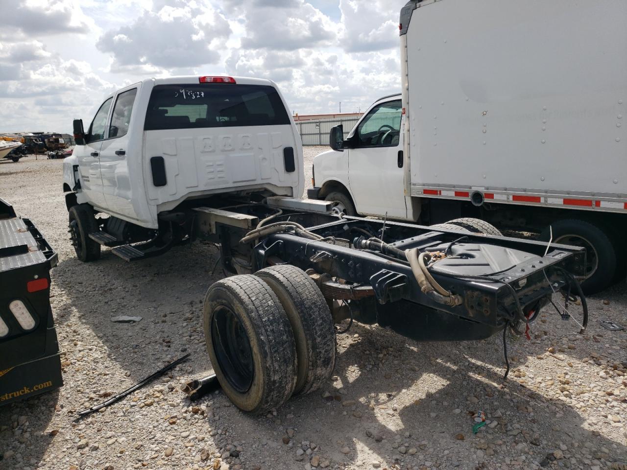 Image 2 of 2020 CHEVROLET SILVERADO MEDIUM DUTY  2020 with VIN 1HTKJPVK6LH393827