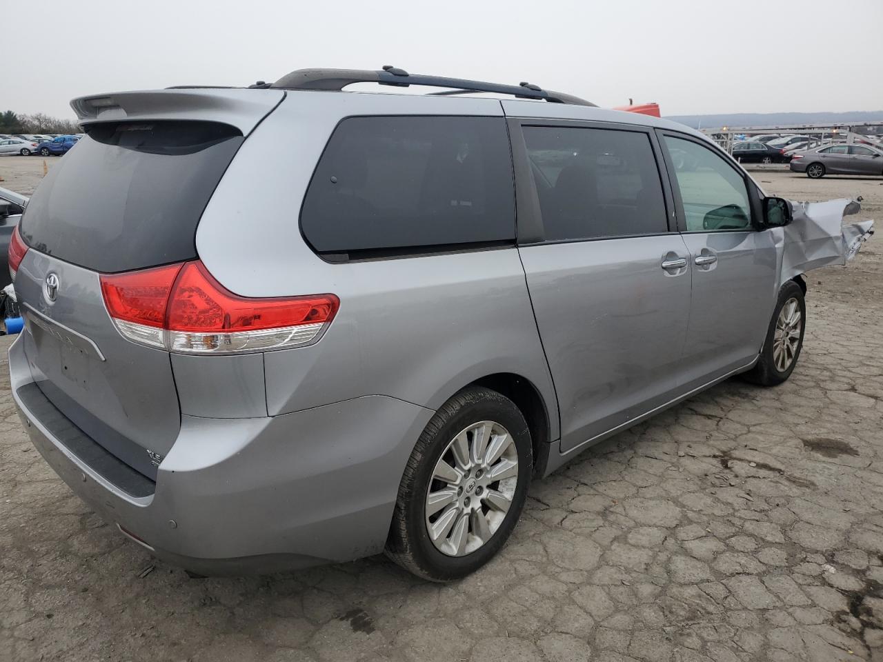 Obraz 3 z 2011 TOYOTA SIENNA XLE 2011 z VIN 5TDDK3DC1BS028505