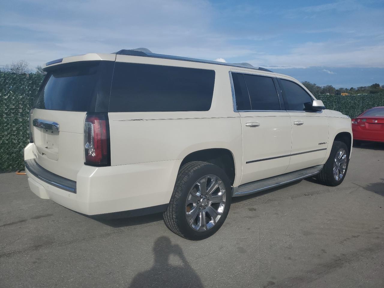 Obraz 3 z 2015 GMC YUKON XL DENALI 2015 z VIN 1GKS2JKJ7FR280037