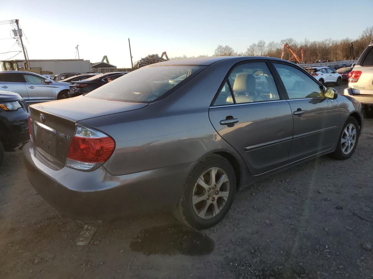 Obraz 3 z 2005 TOYOTA CAMRY LE 2005 z VIN JTDBF30K950162369