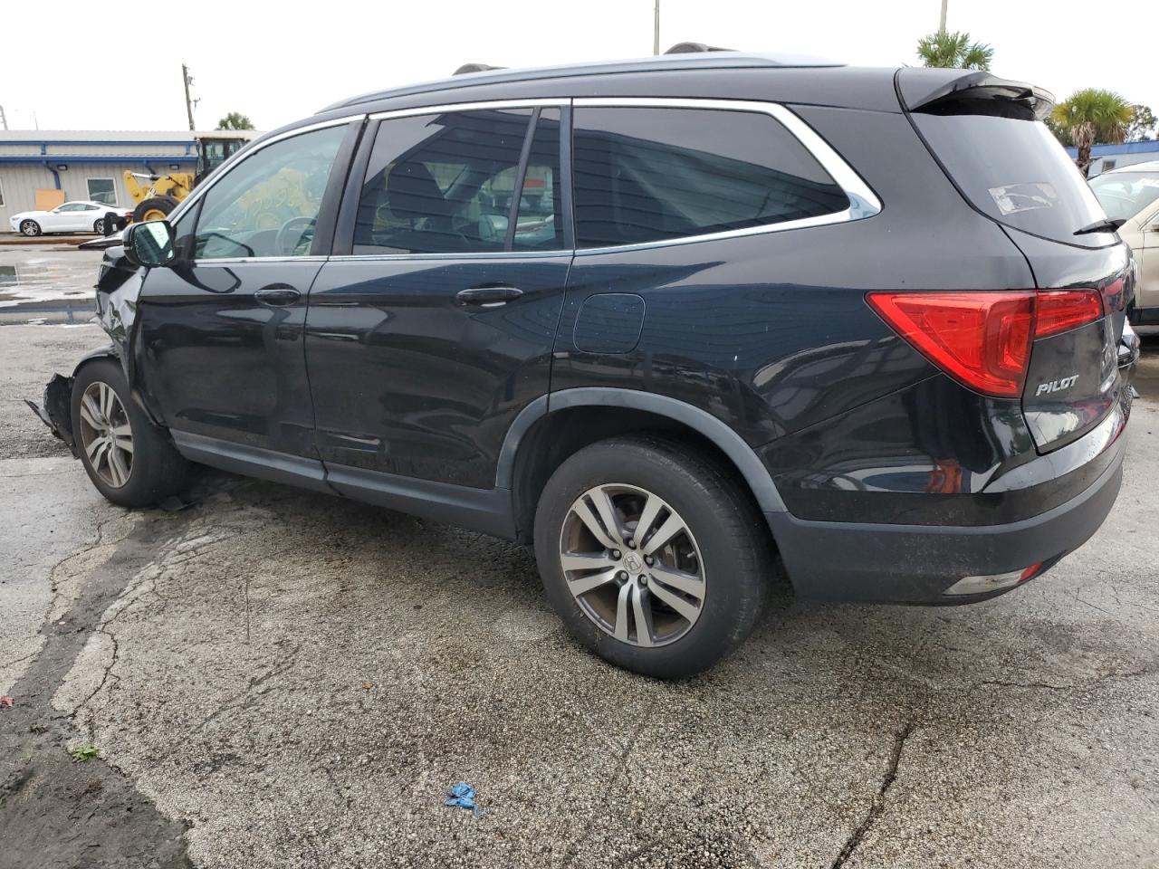 Image 2 of 2017 HONDA PILOT EXL 2017 with VIN 5FNYF6H57HB034521