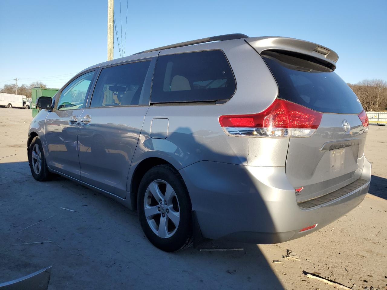 Изображение 2 2012 TOYOTA SIENNA LE 2012 с VIN 5TDKK3DC1CS257274
