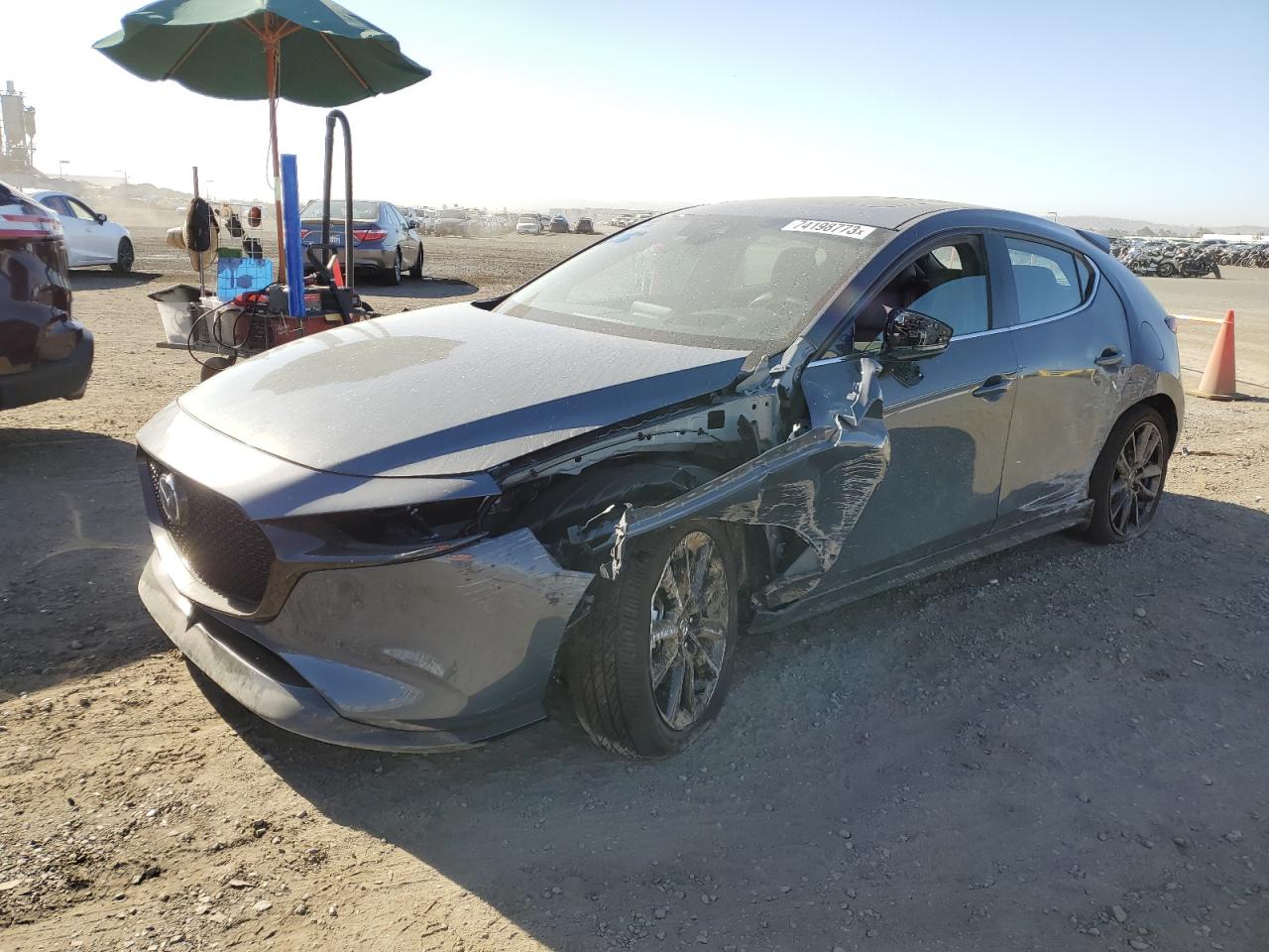 Obraz 1 z 2023 MAZDA 3 PREMIUM PLUS 2023 z VIN JM1BPBNY2P1621596