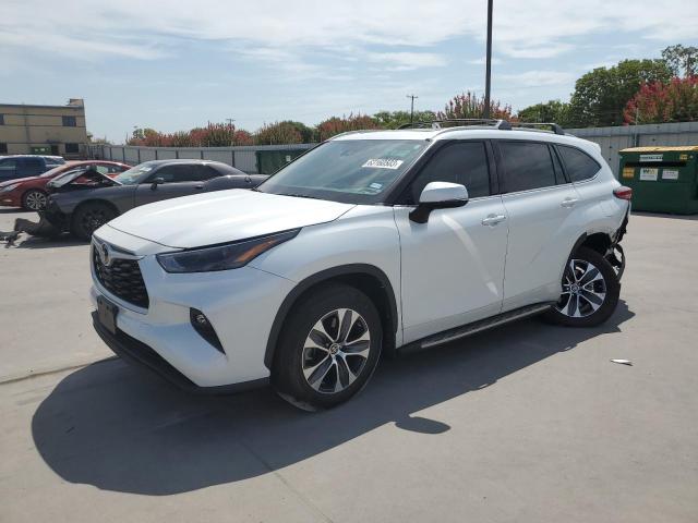 Image 1 of 2022 TOYOTA HIGHLANDER XLE 2022 with VIN 5TDGZRAH9NS121627