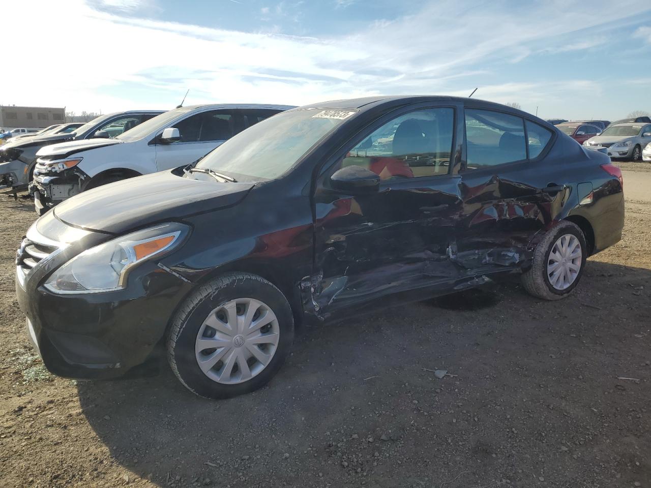 Obraz 1 z 2019 NISSAN VERSA S 2019 z VIN 3N1CN7APXKL825300