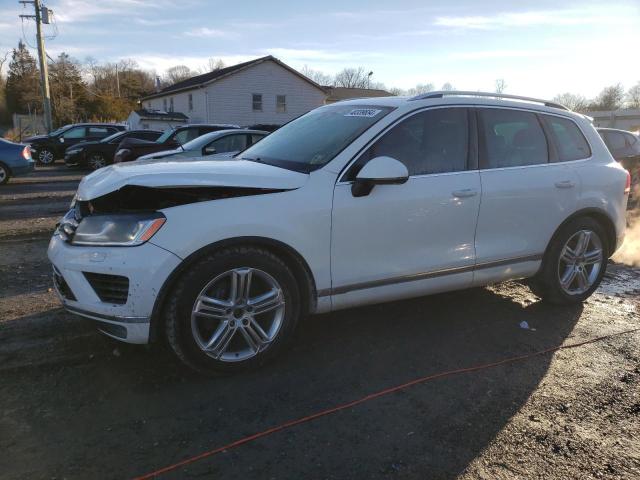 Image 1 of 2015 VOLKSWAGEN TOUAREG V6 TDI 2015 with VIN WVGEP9BP8FD006982