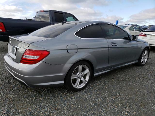 Obraz 3 z 2015 MERCEDES-BENZ C 250 2015 z VIN WDDGJ4HBXFG393150