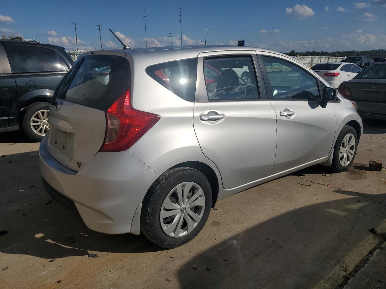 Изображение 3 2018 NISSAN VERSA NOTE S 2018 с VIN 3N1CE2CP1JL355835
