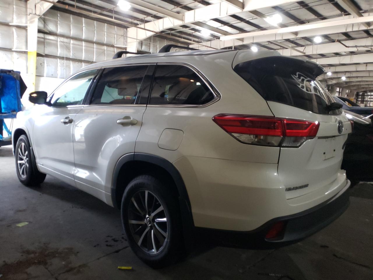 Изображение 2 2018 TOYOTA HIGHLANDER HYBRID 2018 с VIN 5TDJGRFH7JS039670