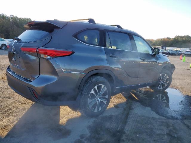 Obraz 3 z 2021 TOYOTA HIGHLANDER XLE 2021 z VIN 5TDGZRAHXMS537555