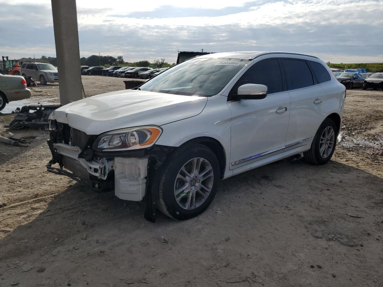 Image 1 of 2016 VOLVO XC60 T5 PREMIER 2016 with VIN YV440MDKXG2905684