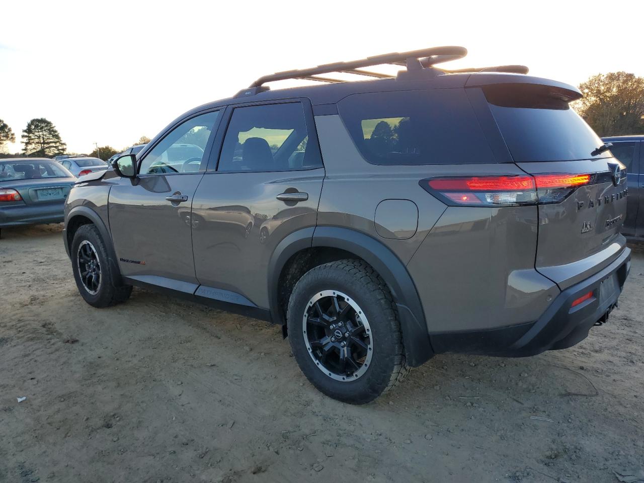 Obraz 2 z 2023 NISSAN PATHFINDER SV 2023 z VIN 5N1DR3BD3PC274497