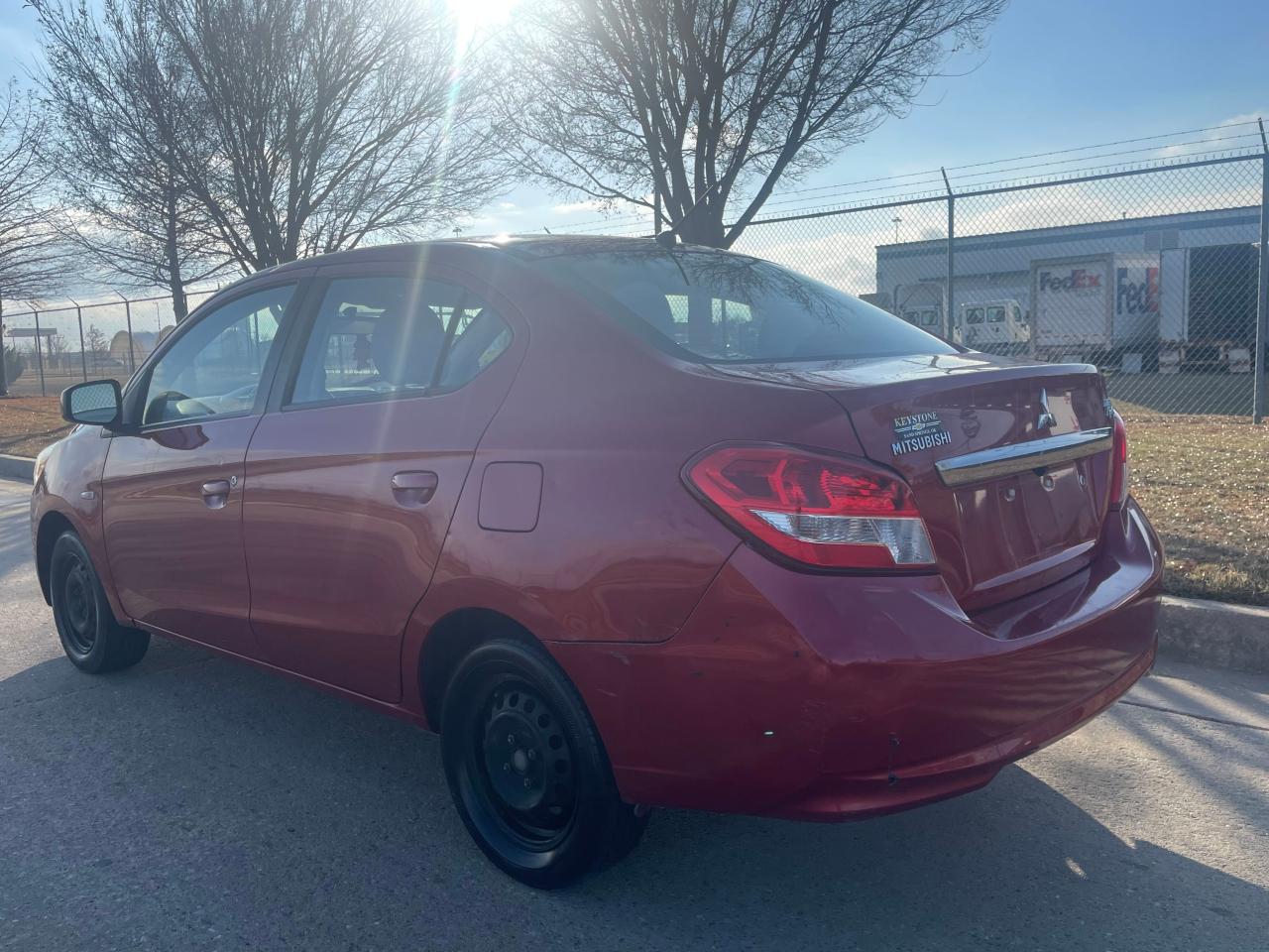 Obraz 3 z 2018 MITSUBISHI MIRAGE G4 ES 2018 z VIN ML32F3FJ7JHF02814