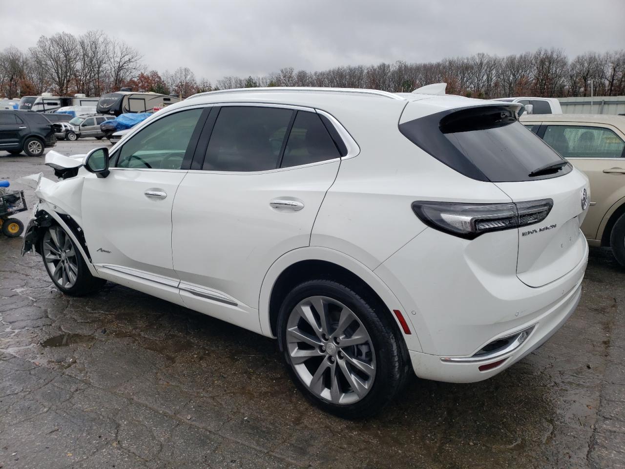 Obraz 2 z 2021 BUICK ENVISION AVENIR 2021 z VIN LRBFZRR46MD137368