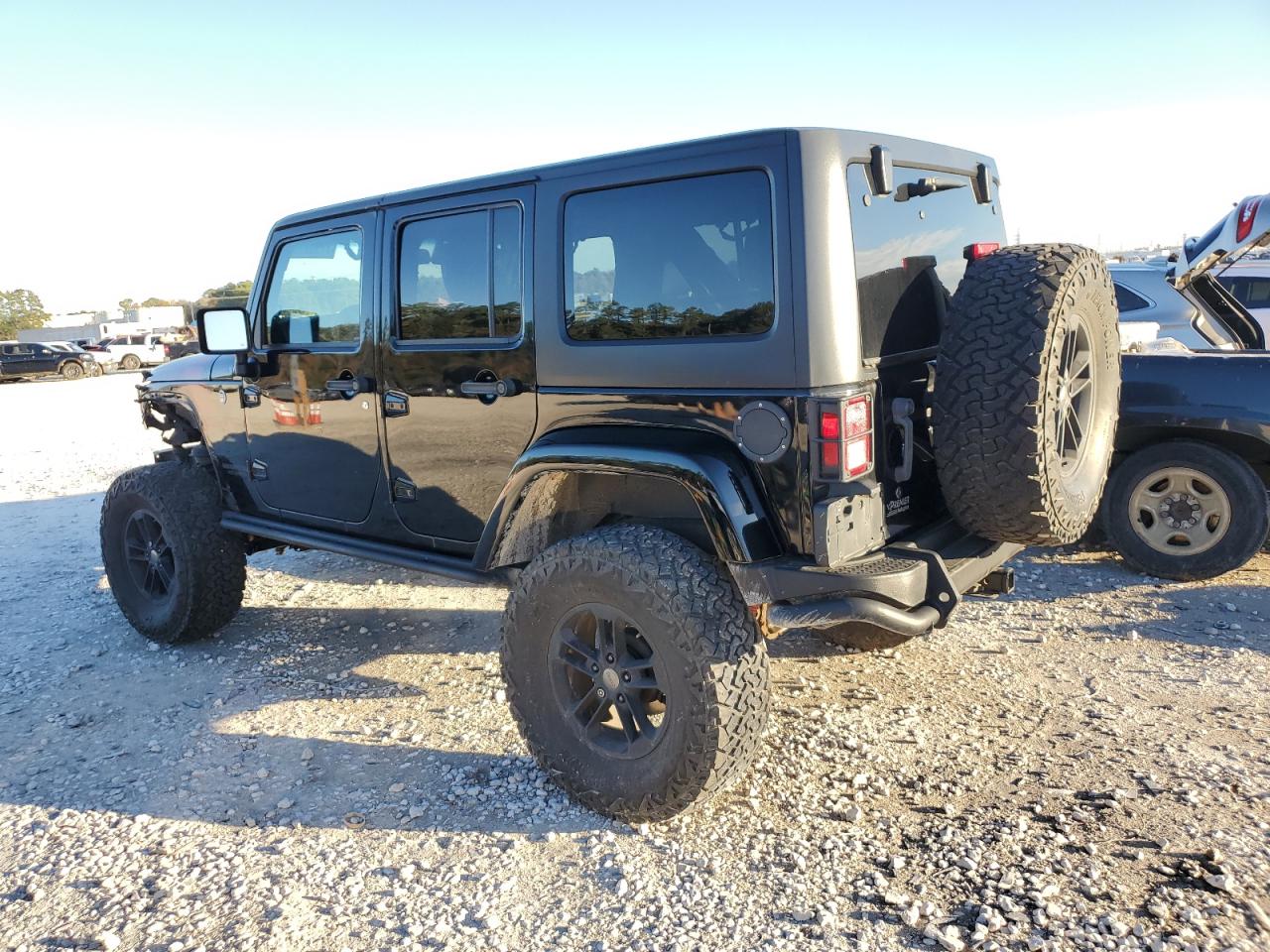 Obraz 2 z 2017 JEEP WRANGLER UNLIMITED SAHARA 2017 z VIN 1C4BJWEGXHL650625