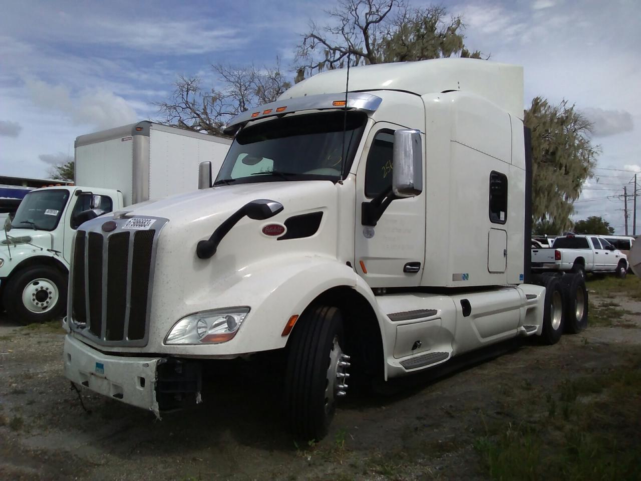 Изображение 2 2019 PETERBILT 579  2019 с VIN 1XPBDP9X0KD627961