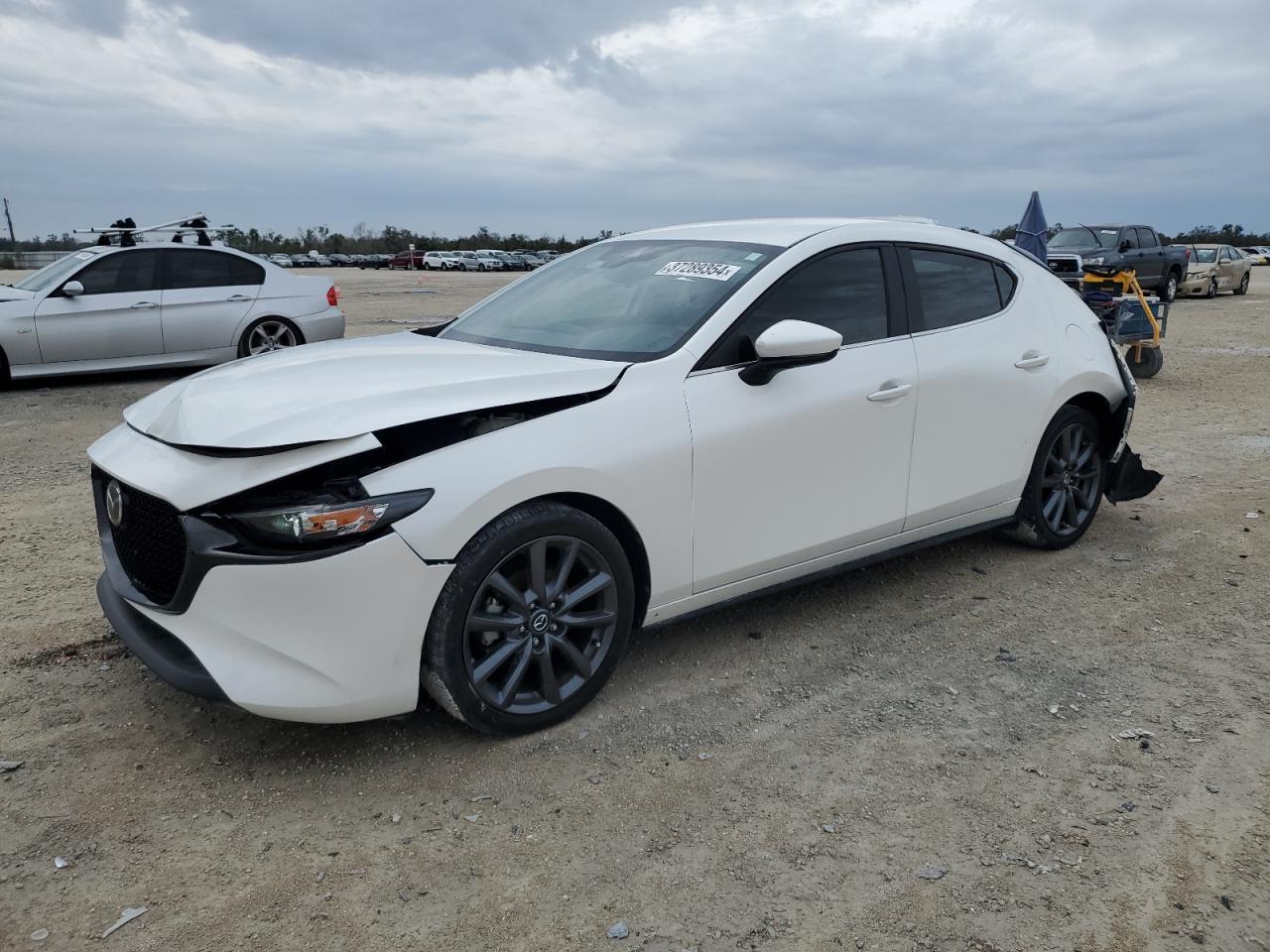 Изображение 1 2020 MAZDA 3 PREFERRED 2020 с VIN JM1BPAMM5L1169890