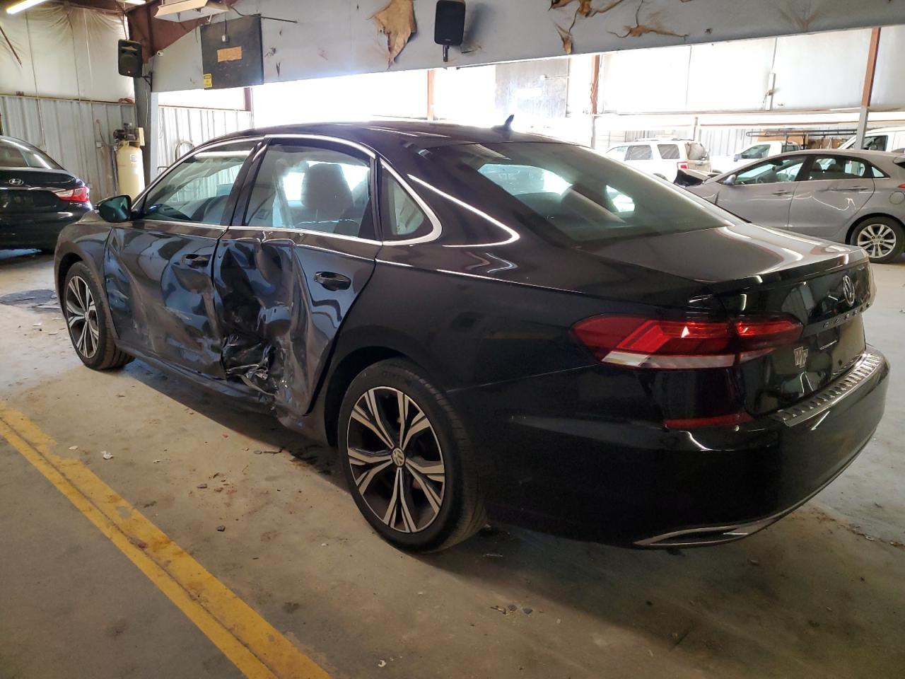 Image 2 of 2021 VOLKSWAGEN PASSAT SE 2021 with VIN 1VWSA7A39MC004945
