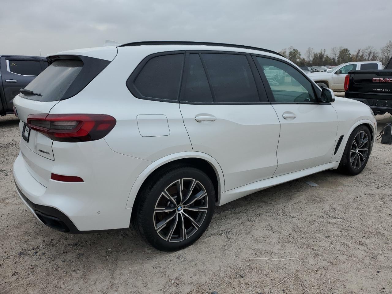 Obraz 3 z 2022 BMW X5 XDRIVE40I 2022 z VIN 5UXCR6C0XN9K74986