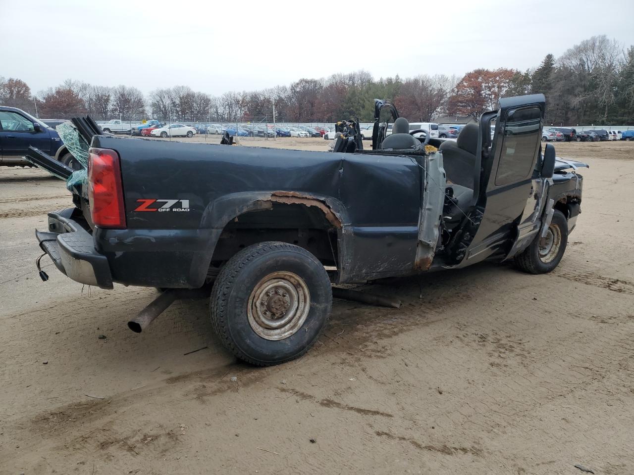 Image 3 of 2003 CHEVROLET SILVERADO K2500 HEAVY DUTY 2003 with VIN 1GCHK29U33E165336