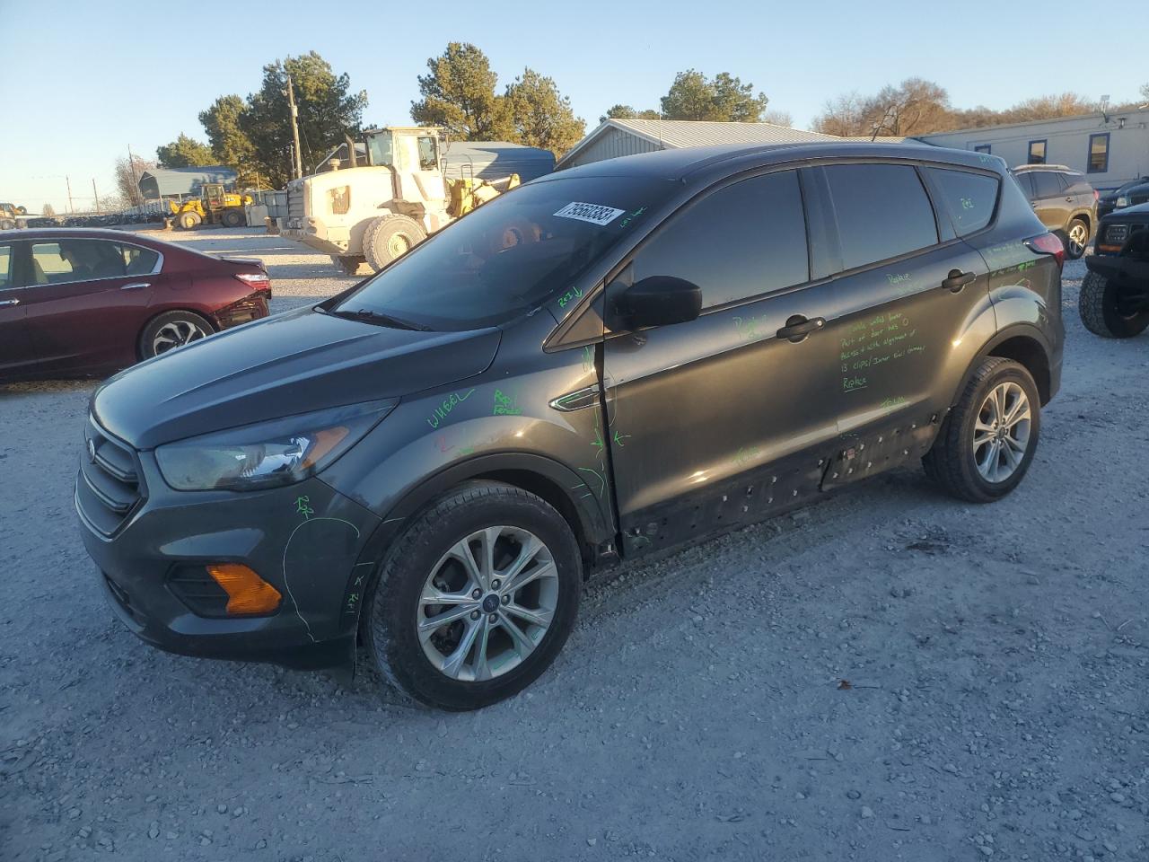 Obraz 1 z 2019 FORD ESCAPE S 2019 z VIN 1FMCU0F71KUB01223