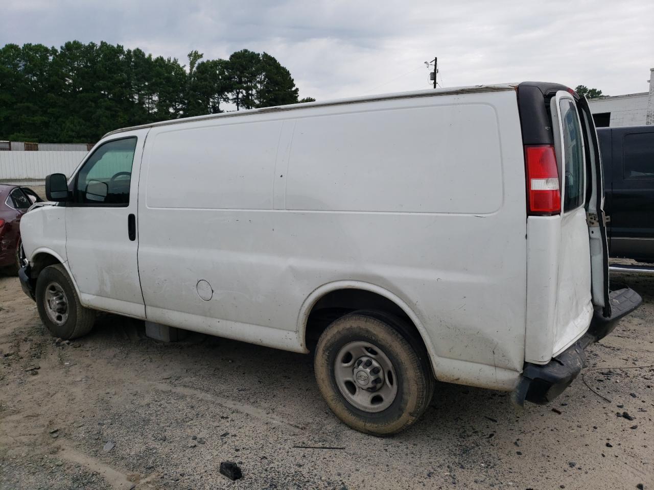 Image 2 of 2015 CHEVROLET EXPRESS G2500  2015 with VIN 1GCWGFCF2F1273159