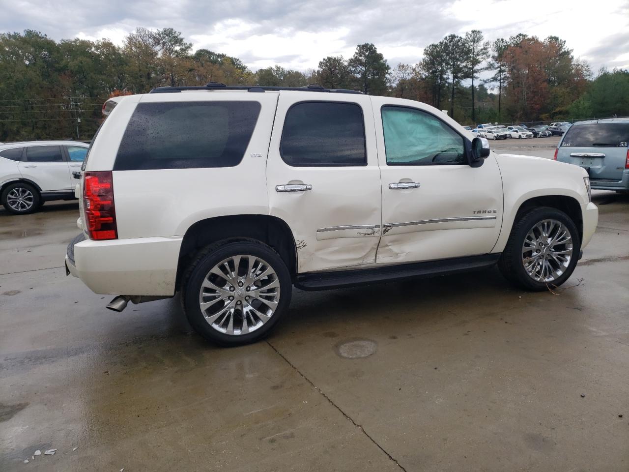 Изображение 3 2012 CHEVROLET TAHOE K1500 LTZ 2012 с VIN 1GNSKCE05CR256624